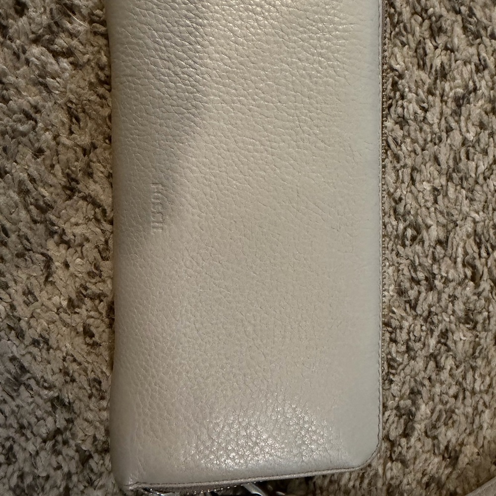 Fossil Cream Leather Zip Wallet